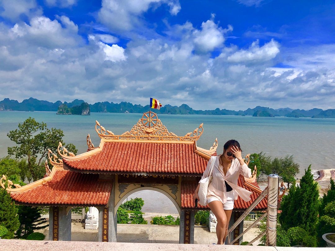 Khám phá vẻ đẹp huyền bí của chùa Cái Bầu Quảng Ninh